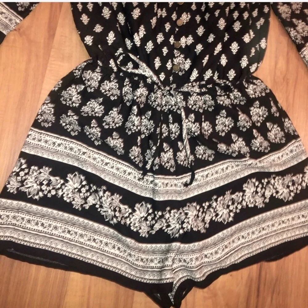 Boho Chic Patterned Romper - Picture 4 of 5